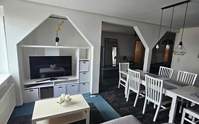 6 bedroom Private APARTMENT&Lounge
